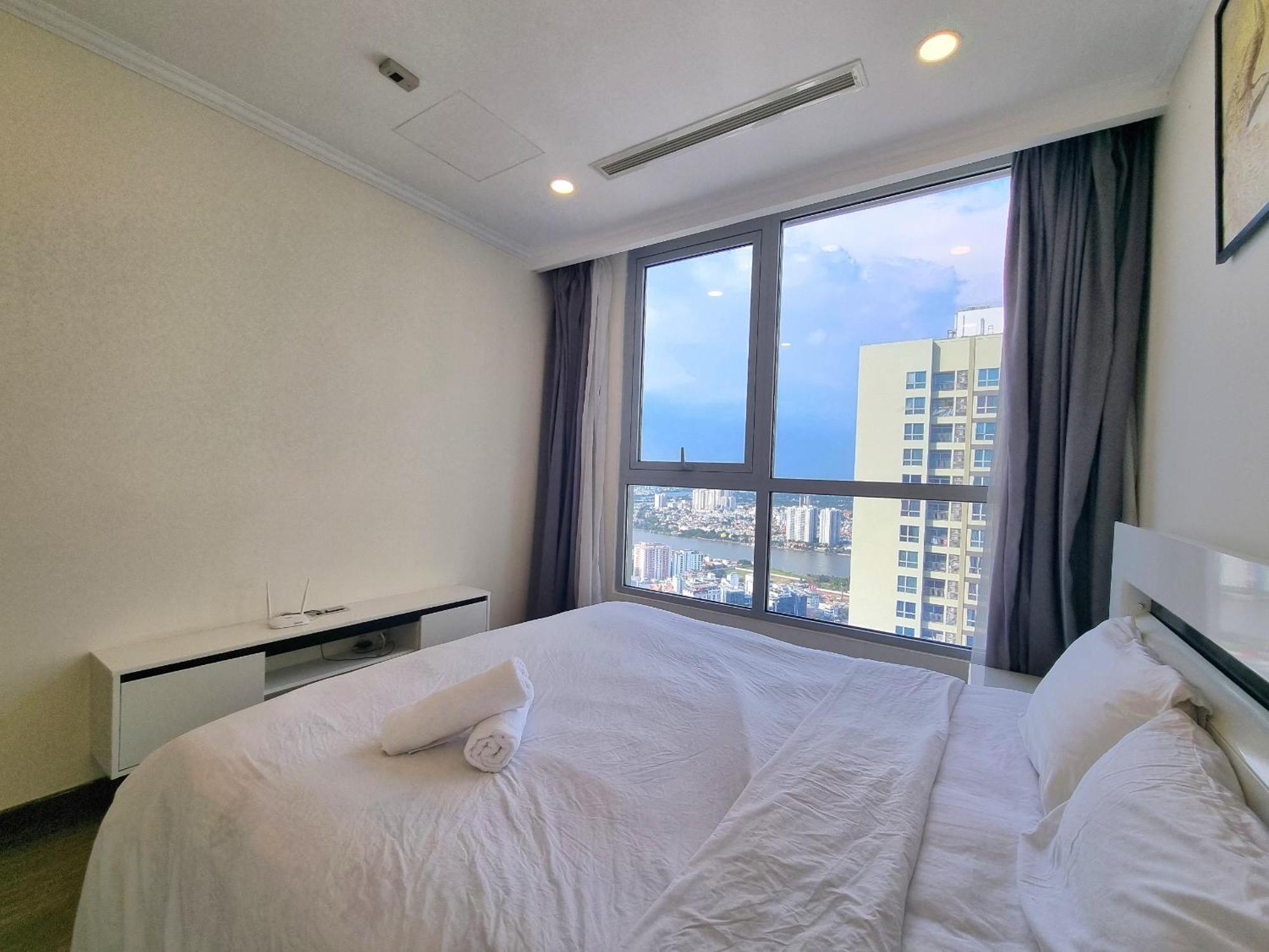 Rivergate Residence In Ben Van Don Street Хошимин Экстерьер фото
